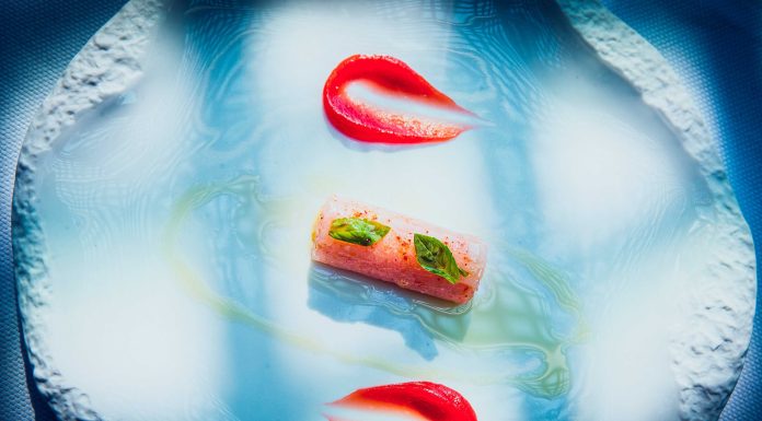 Gambas rouges, orange sanguine. Retour du mas et fraises du Roussillon, par Frédéric BAQUIÉ