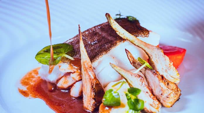 Pavé de Cabillaud rôti aux artichauts mousseline de céleri, par Julien BOY