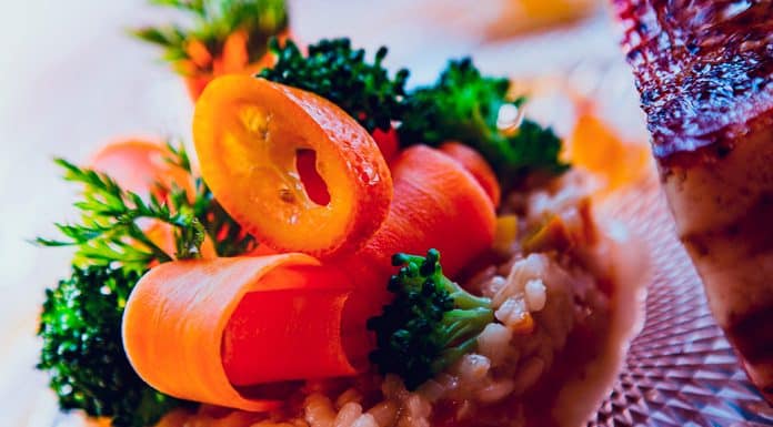 Travers de cochon paysan, jus réduit miel orange gingembre et riz de Pals crémeux, par Sébastien COLOMBIER