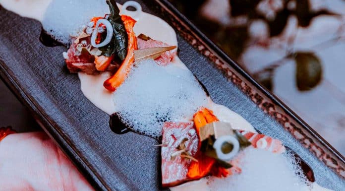 Tataki de ventrèche de thon et crème vichyssoise au wasabi, par Masashi IIJIMA