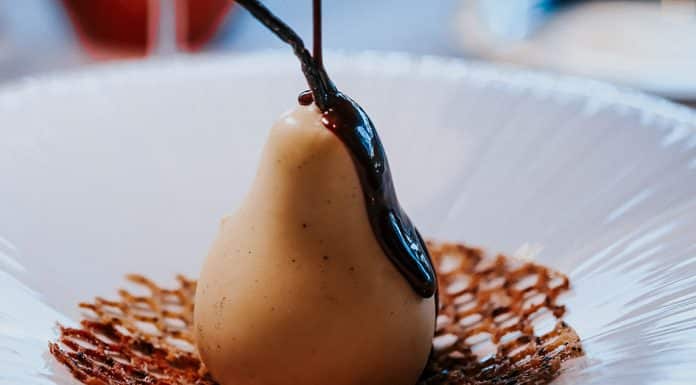 Illusion de poire au chocolat grand cru , par Pascal BORRELL