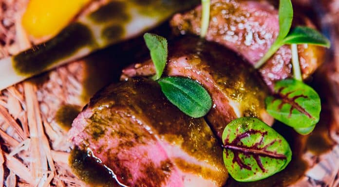 Selle d’agneau en croûte de sel et algues de mer, par Frédéric PRATX