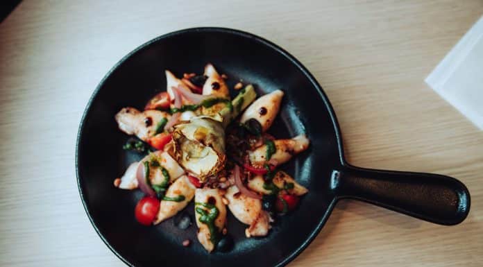 Fricassée de calamars et sa fleur d’artichaut, huile de “Punset” par Wesley DURAND