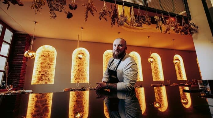 Kévin de Porre : le chef qui cuisine la forêt